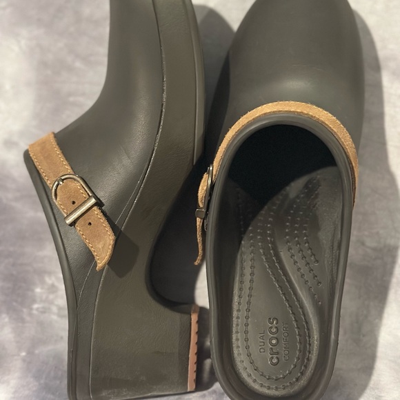 CROCS Black and Tan Mules Classic Clogs - Picture 4 of 4